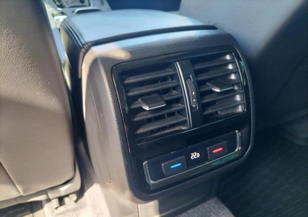 Volkswagen Passat cena 109900 przebieg: 135094, rok produkcji 2019 z Sanok małe 596